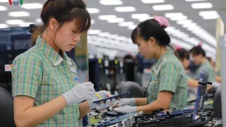 Foreign experts urge updated investment attraction strategy