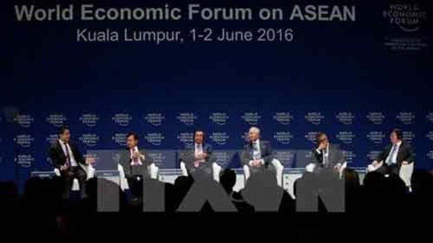 Vietnam attends 25th World Economic Forum on ASEAN