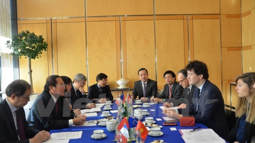
        Vietnam, France forge stronger ICT cooperation
                              