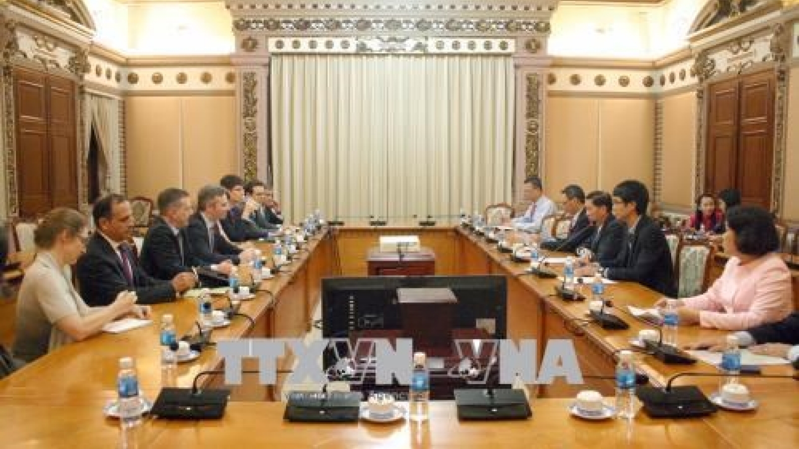 HCM City wants France’s cooperation in education, smart city