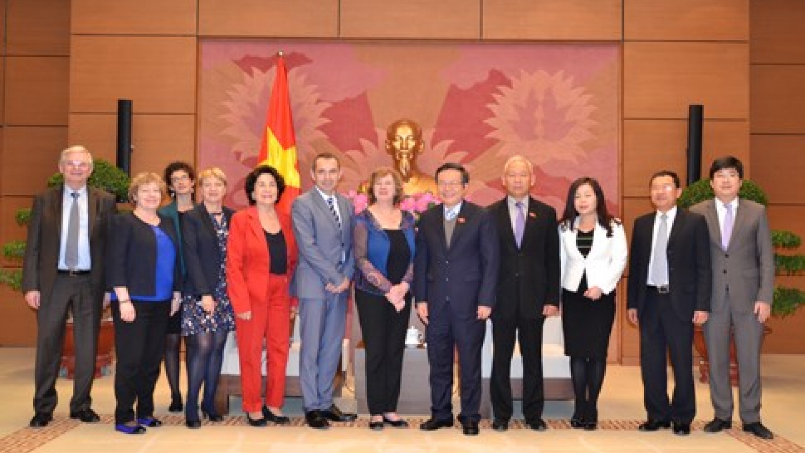 France, Vietnam forge legislative ties