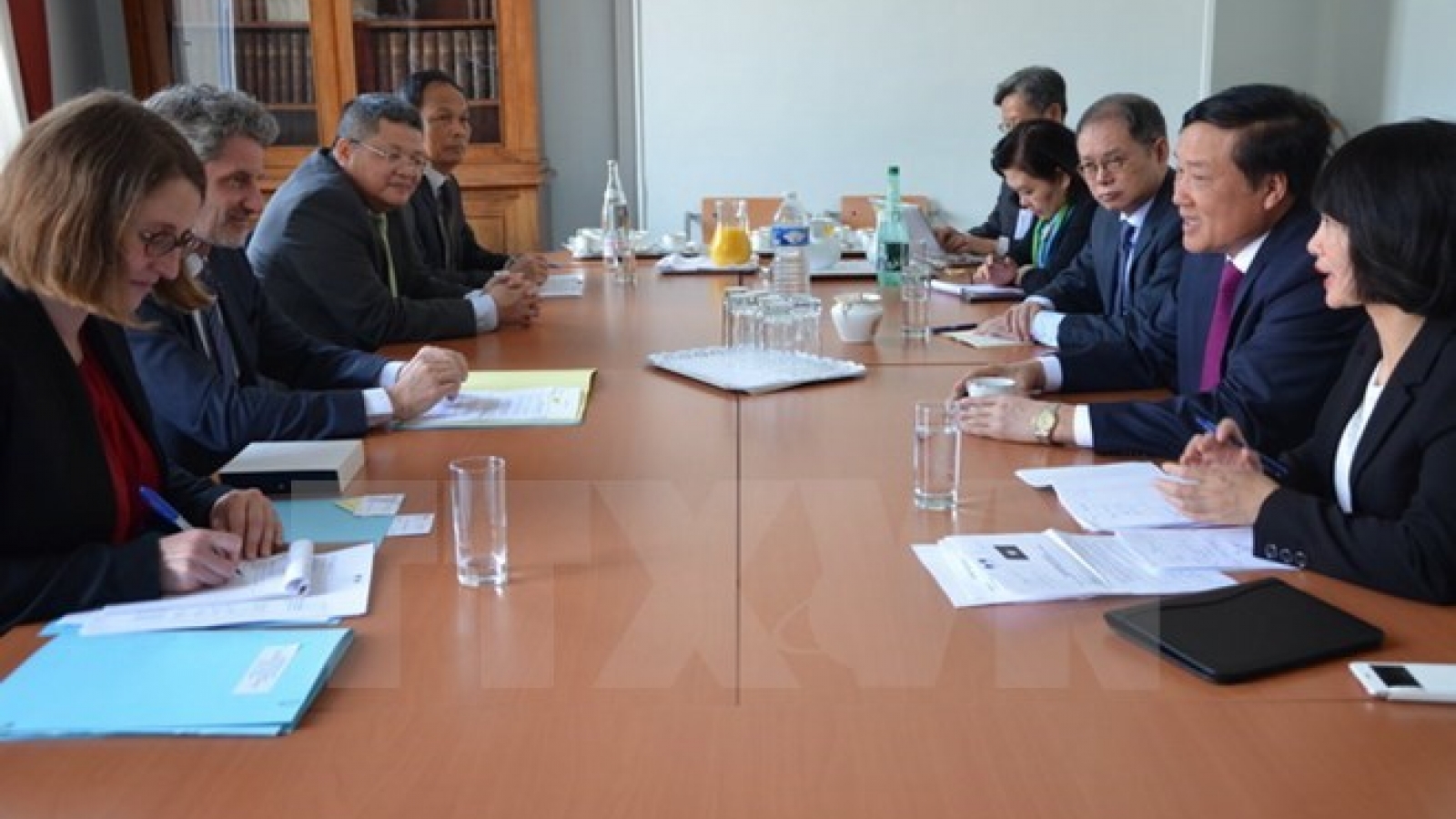 Vietnam, France exchange judicial experience