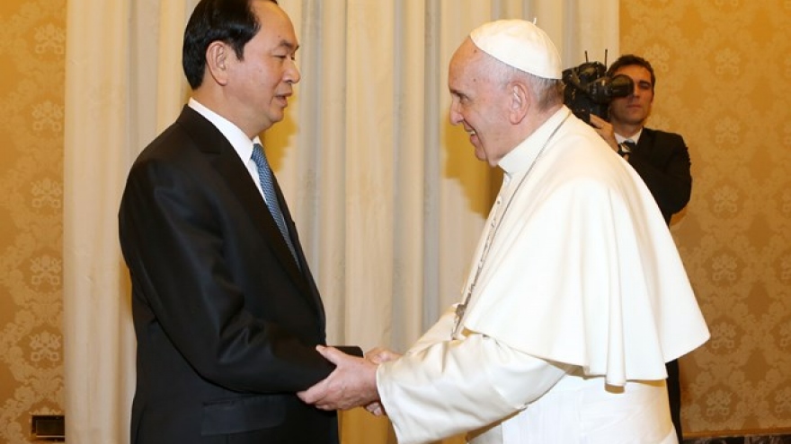 Pope Francis welcomes Vietnamese leader to Vatican