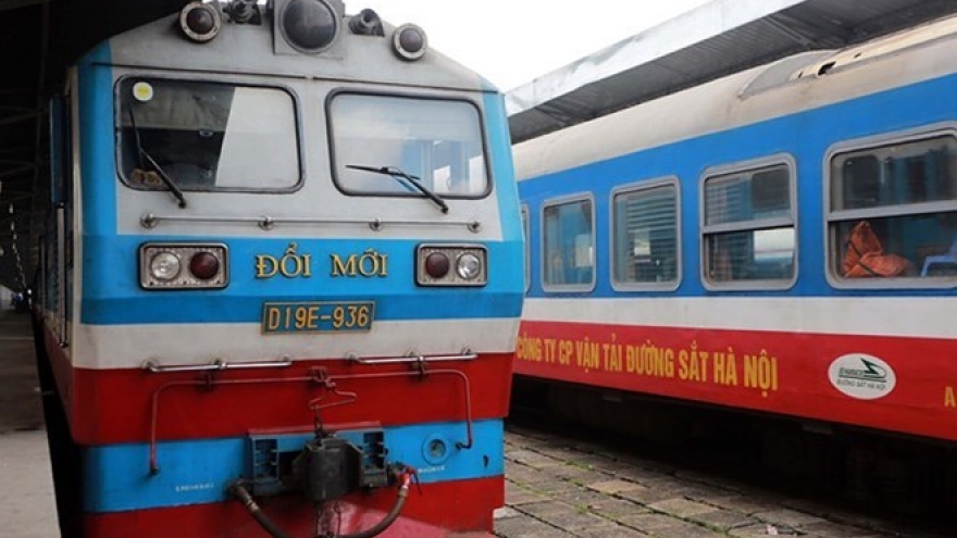 Free train tickets offered to foreign reporters to DPRK-USA Summit
