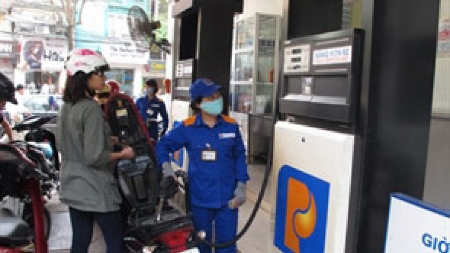 
        Environmental tax causes fuel prices to soar in Vietnam
                              