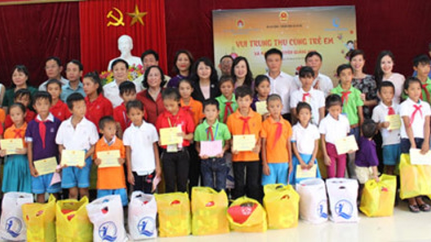 Full-moon festivals for poor children in central region