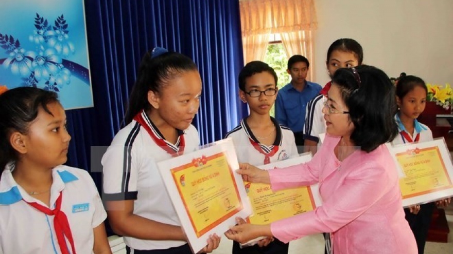 Vu A Dinh Scholarship Fund inspires poor students’ dreams