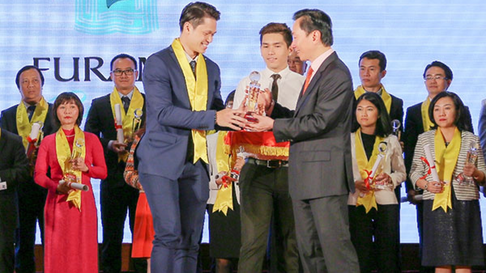 Furama Resort Danang conferred the Golden Dragon award