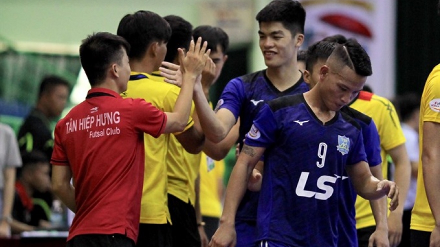 Thai Son Nam beats Tan Hiep Hung at National Futsal HDBank Championship