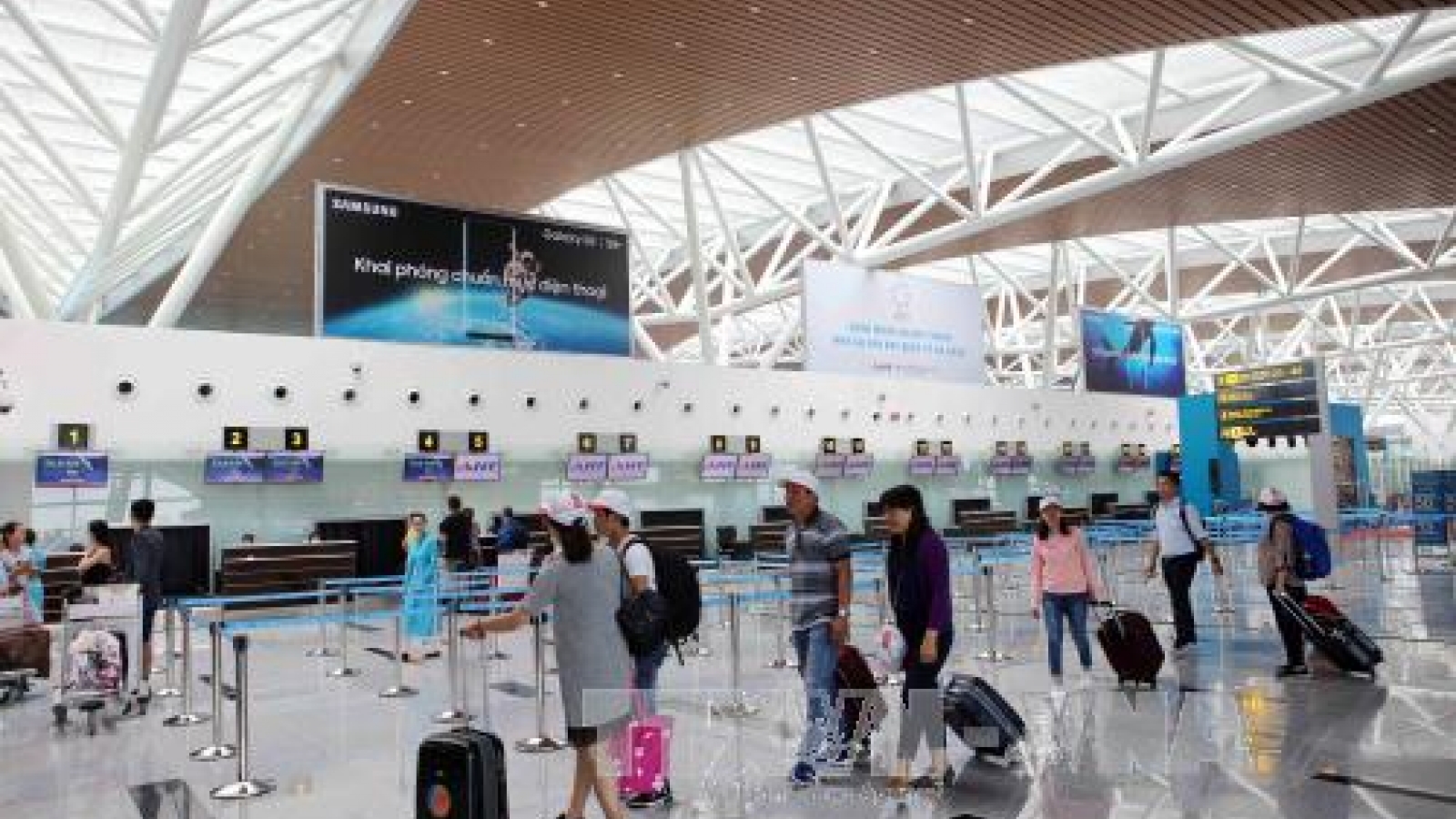 Vietnam Airlines opens new terminal at Danang Airport