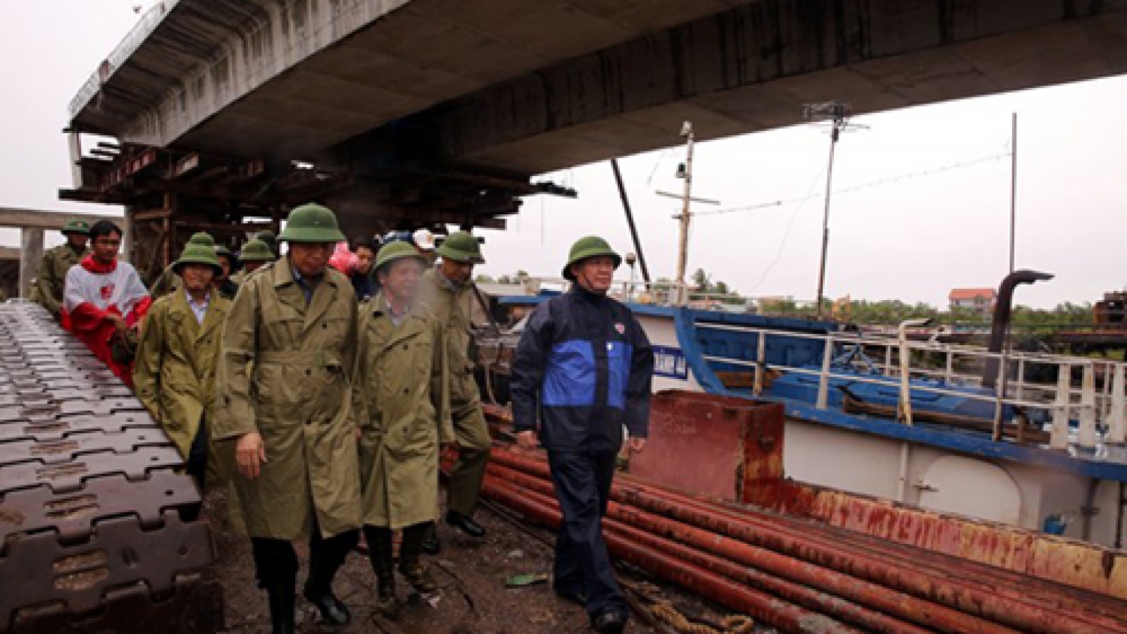 Government leaders inspect storm response