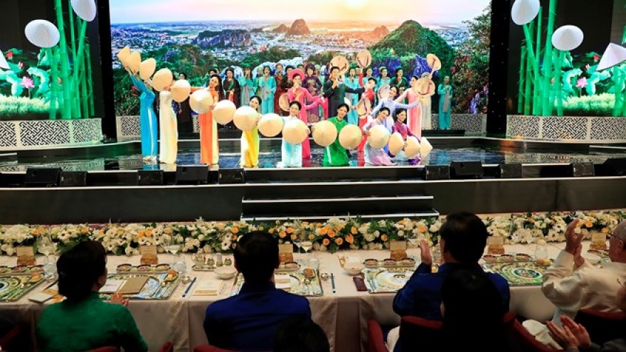 
        Gala Dinner celebrates APEC 2017 Economic Leaders’ Meeting
                              