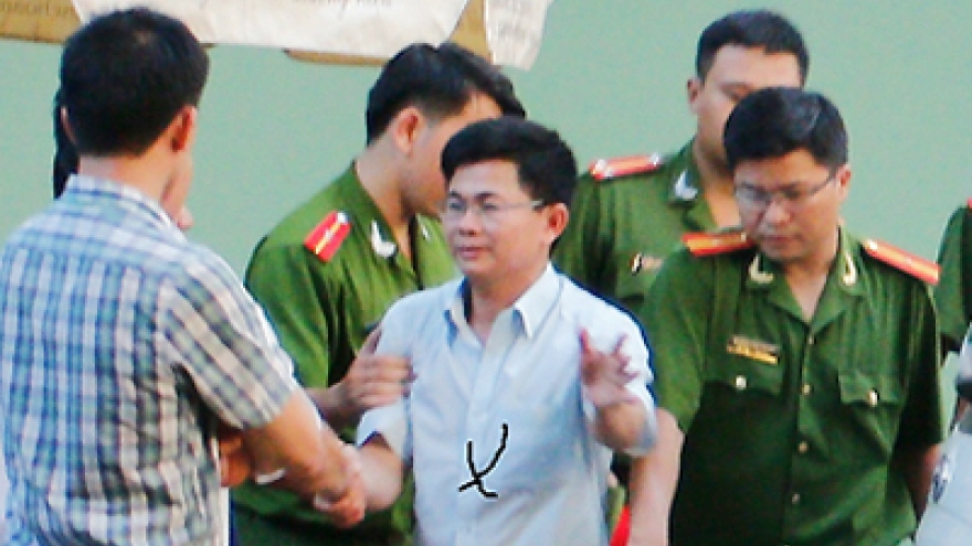 Vietnam jails whistleblower linked to bribery case