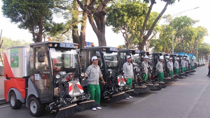 Hanoi to set up garbage collection stations