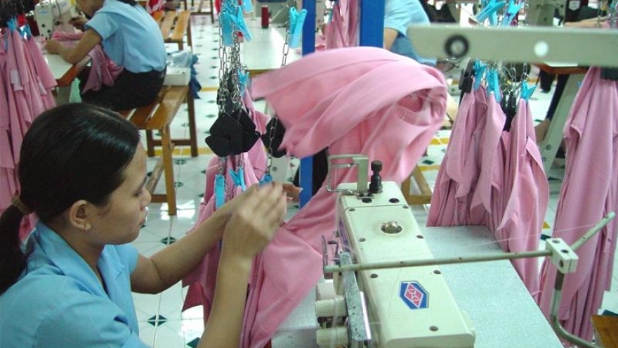 Vietnamese garment industry faces fierce competition from China, Myanmar