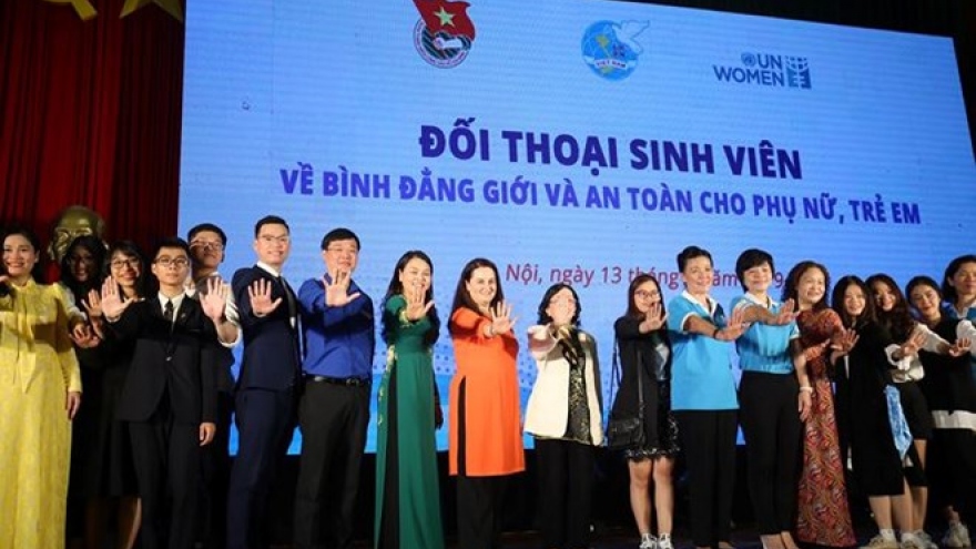 Students talk gender equality at Hanoi dialogue