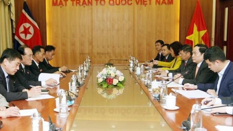 Front leader receives Chairman of DPRK’s trade union agency