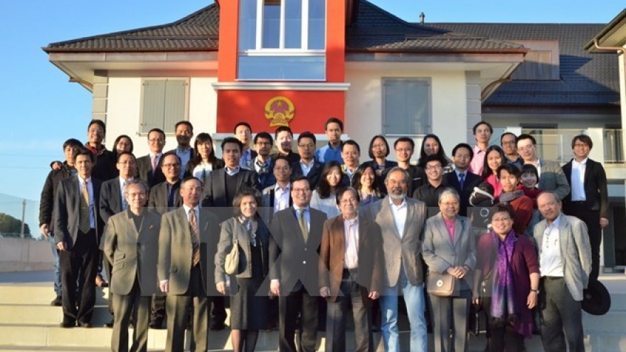 Young overseas intellectuals suggest development ideas