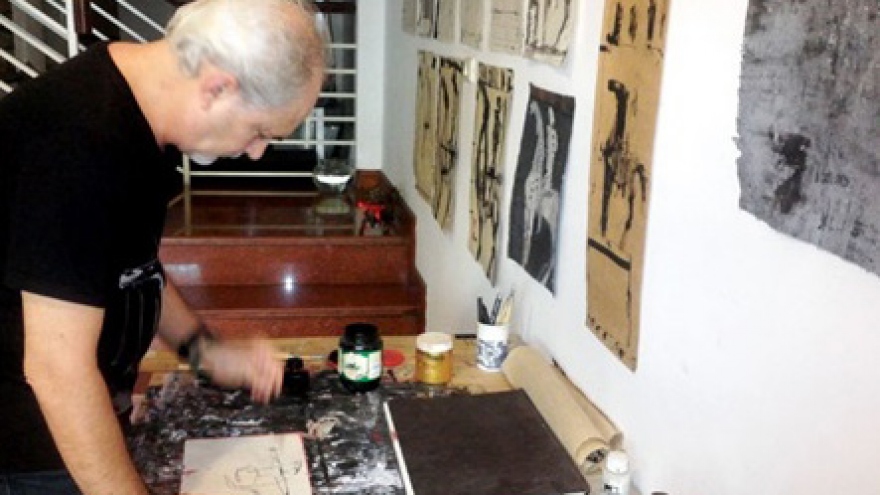 Painter brushes up memories