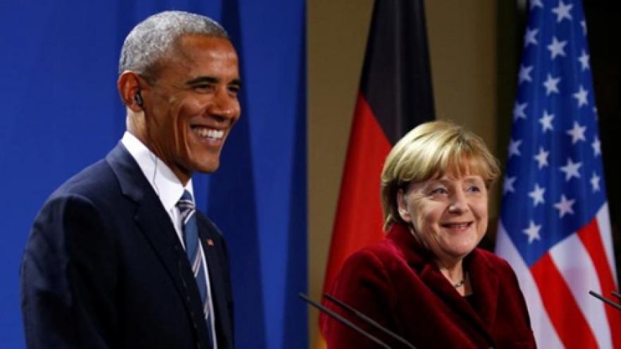 Obama embraces Merkel in Germany visit, prods Trump on Russia