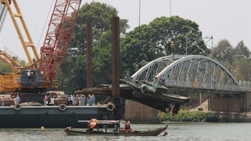 Transport costs soar after bridge collapse