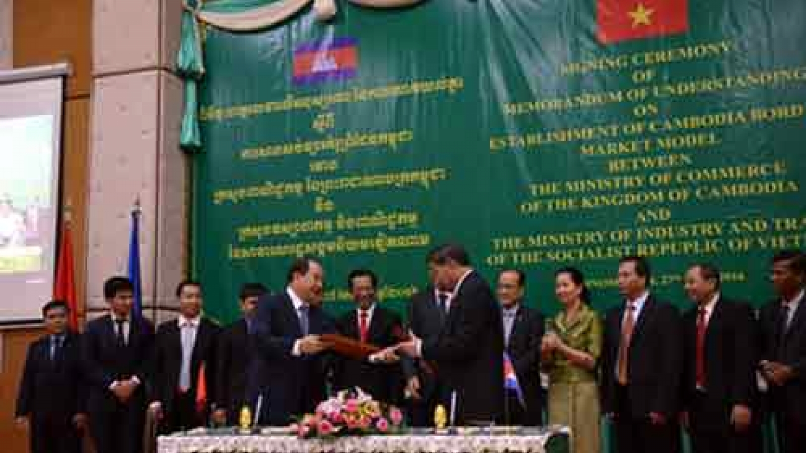 Vietnam, Cambodia to build model border market