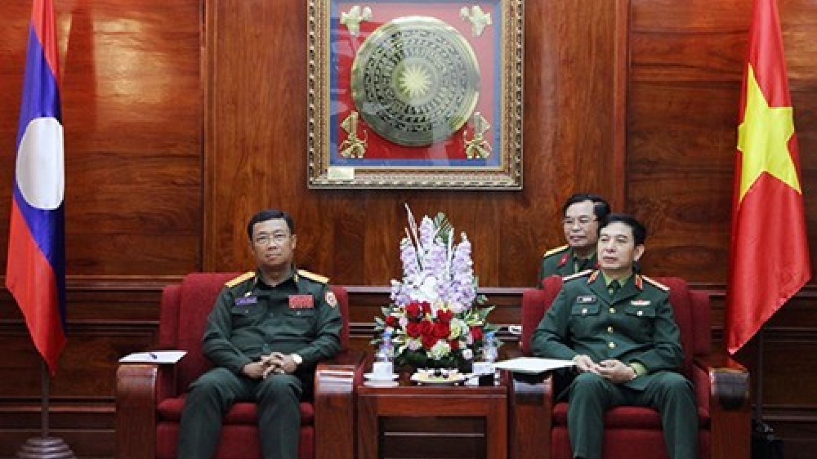 Vietnam, Lao armies reinforce coordination to promote special solidarity