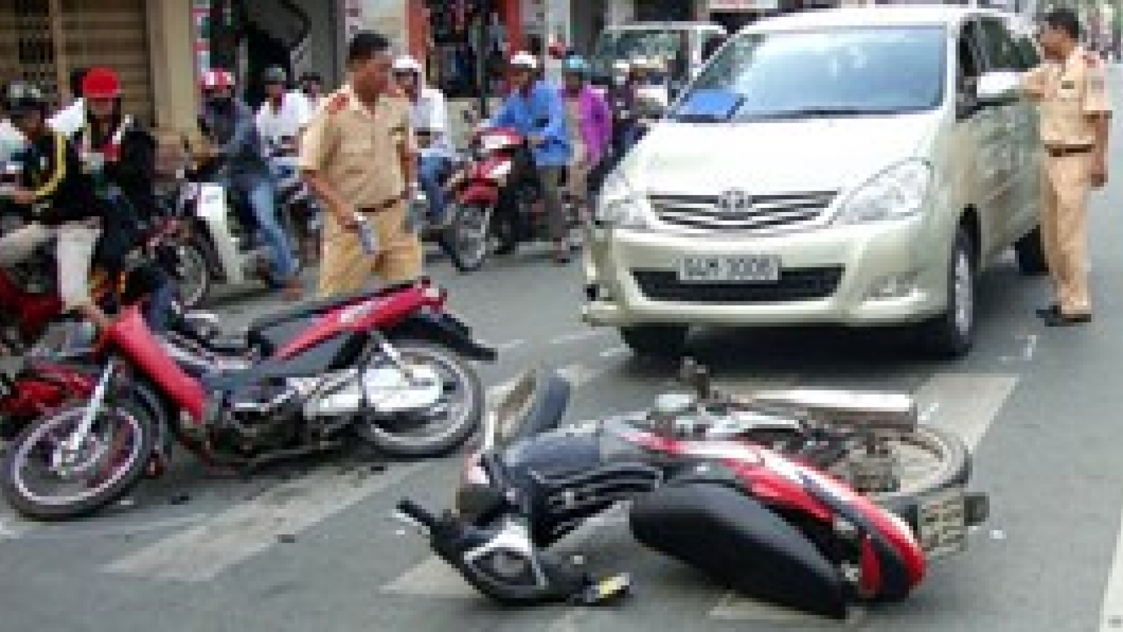 Hanoi wants to reduce buses during rush hours
