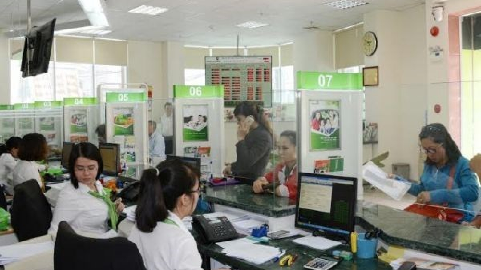 Wages of bank employees rise