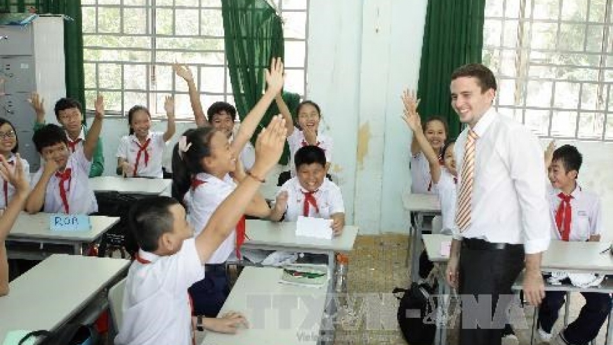 Bac Giang to allow foreign teachers to teach English at schools
