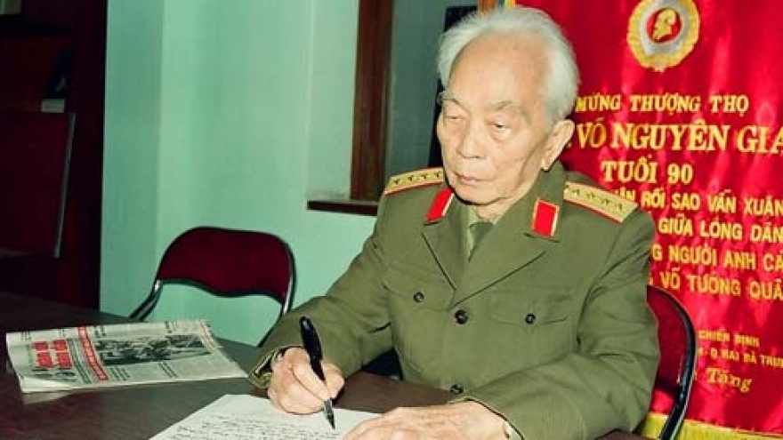 General Vo Nguyen Giap in the lenses of Tran Hong