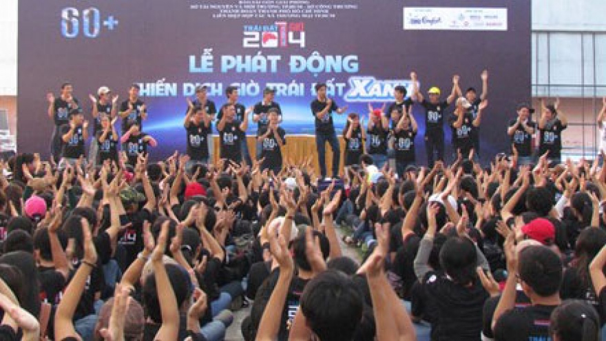 Hanoi residents respond to Earth Hour campaign