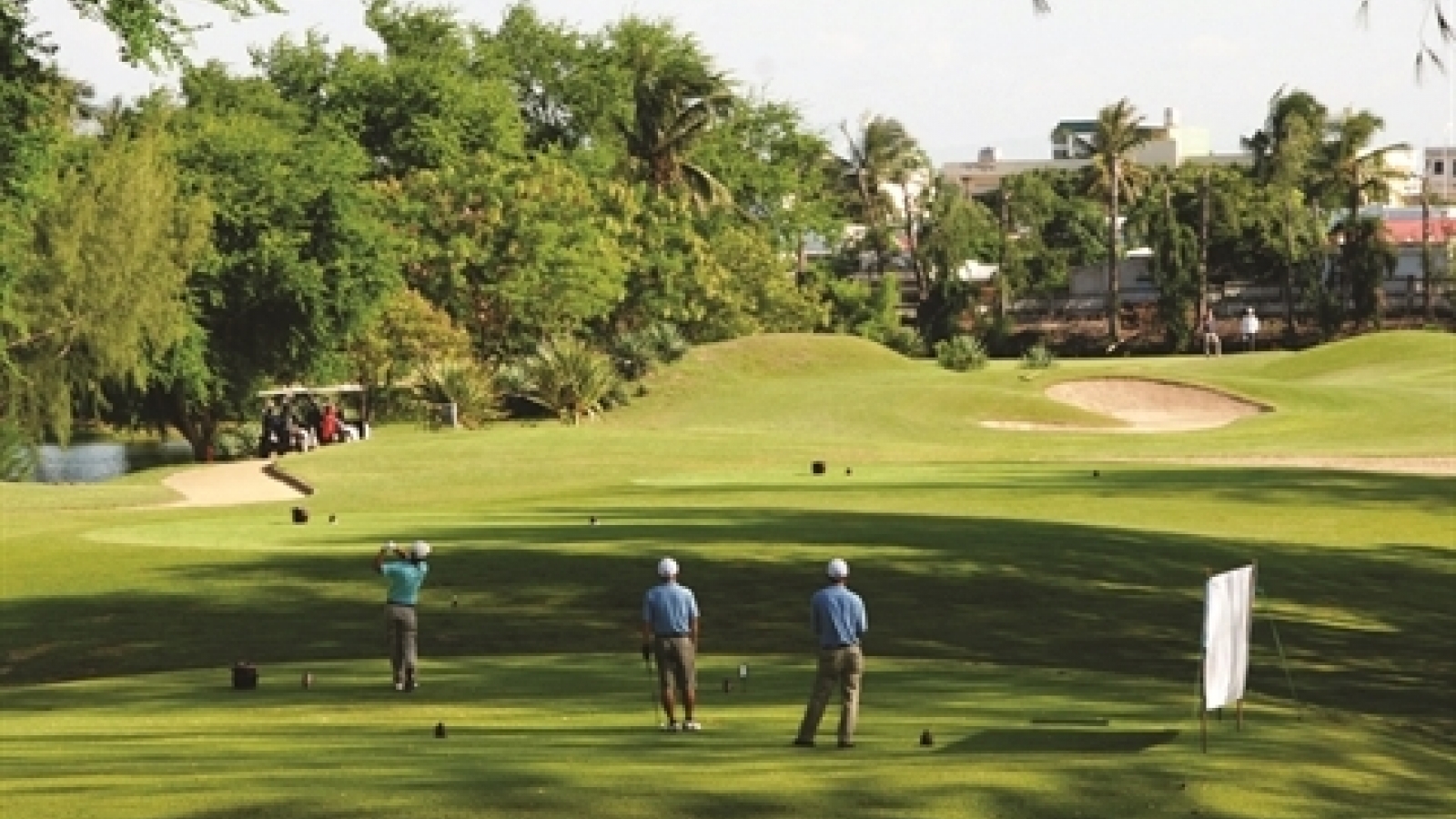 Will golf courses attract tourists in poor provinces?