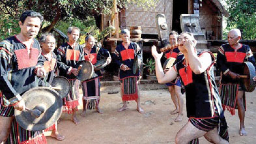 Youth strike gongs to preserve their culture