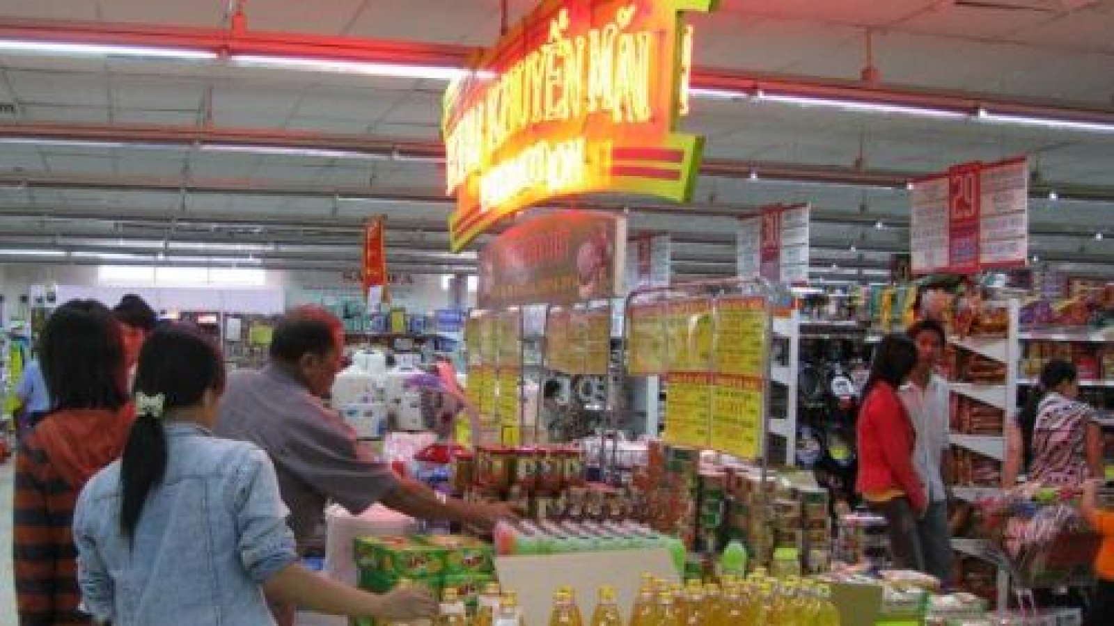 Vietnamese goods hold sway in local markets