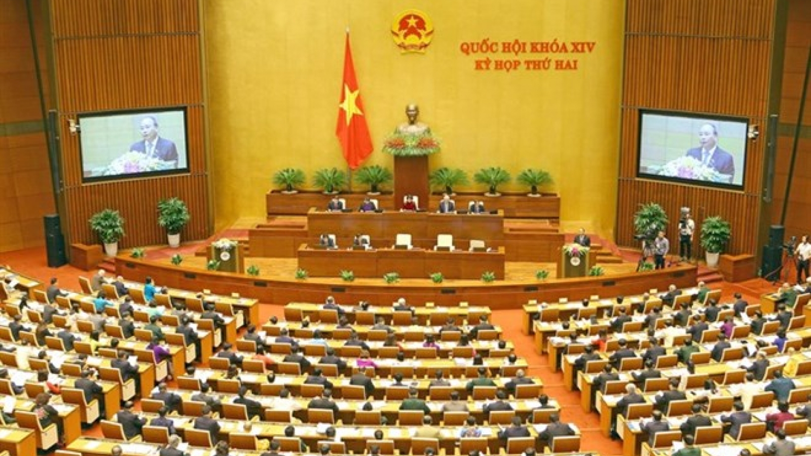 Government reports on economy restructure, public debt
