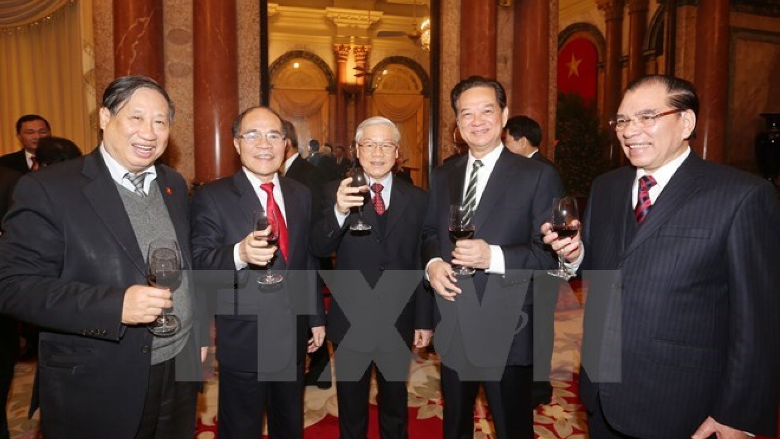 Party leader conveys Tet greetings to entire people