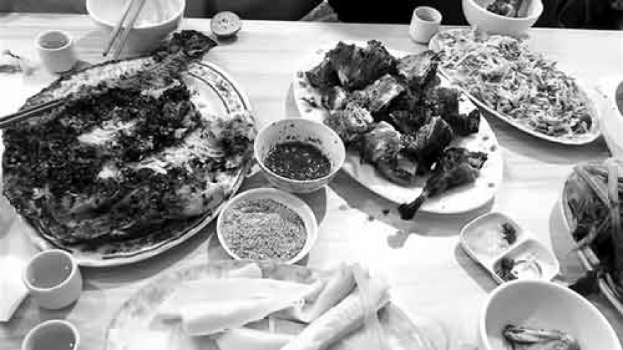 Tasting grilled dishes in chilly northwest region