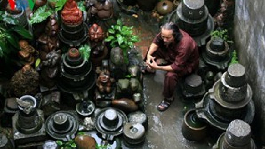 Crazy about stone grinders