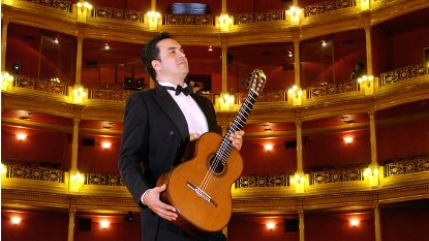 Mexican guitarist to perform in Hanoi
