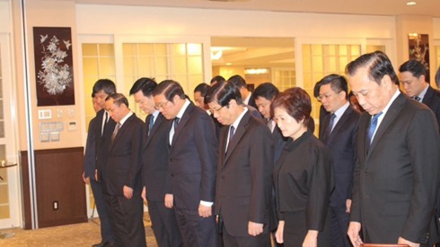 Vietnam Embassy in Japan pays respect to President Tran Dai Quang