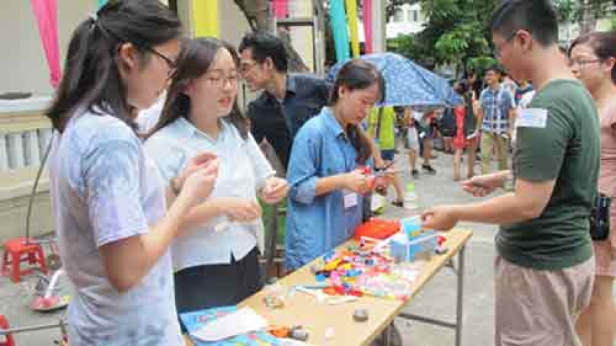 Hanoi Collective Orchestra performs with home-made instruments