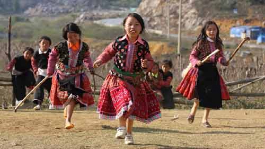 Radio musical and Mong children in Ha Giang