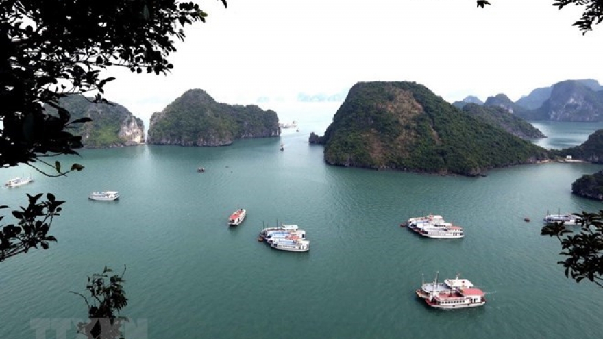 US newspaper names Ha Long Bay among world’s 35 most beautiful natural wonders