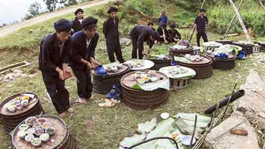Crop blessing rite of the Ha Nhi