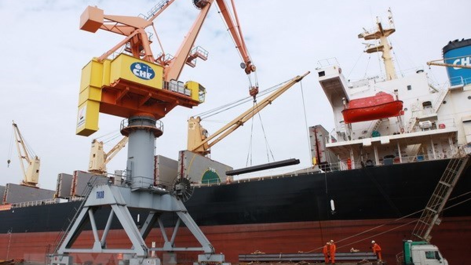 Cargo through seaports surges