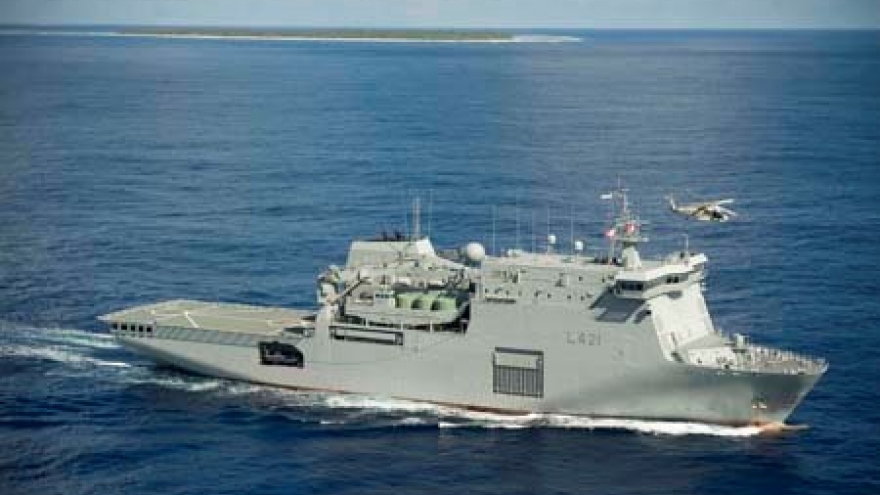 Crew of Royal New Zealand Navy warship visits Danang