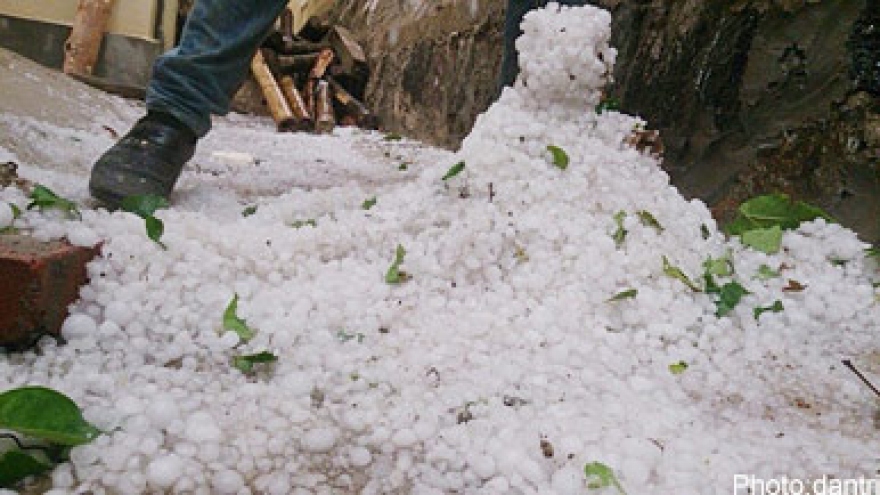 Hailstorm dumps ice on Dien Bien
