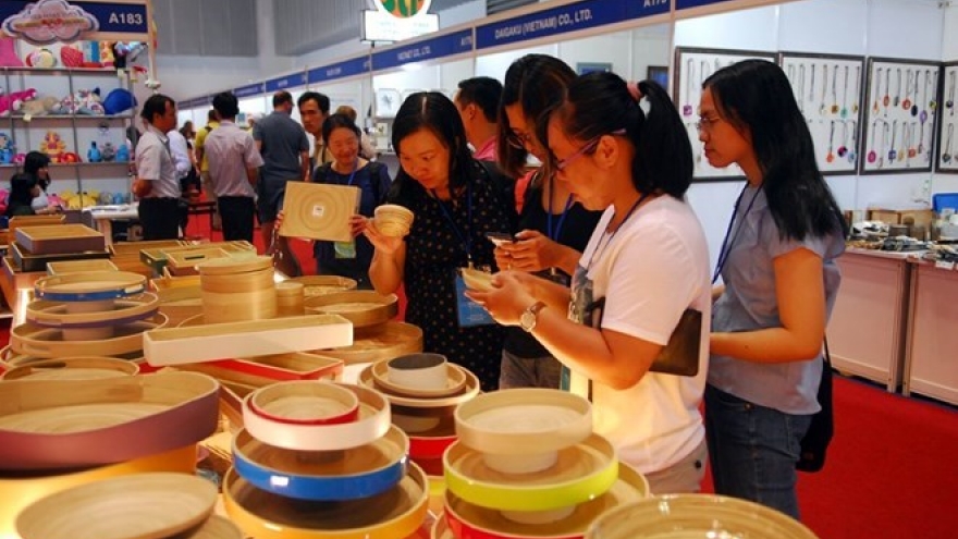 
        Seminar improves value chain of Vietnam’s handicraft sector
                              