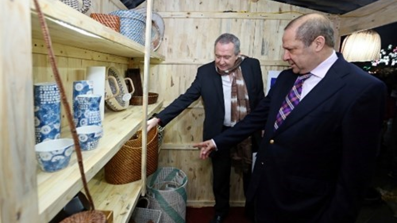 Exhibition honours handicraft products in Hanoi